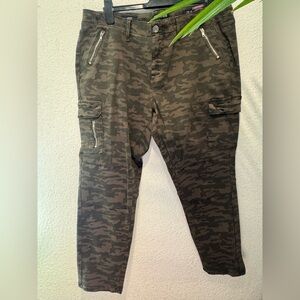 Camouflage print jean never worn